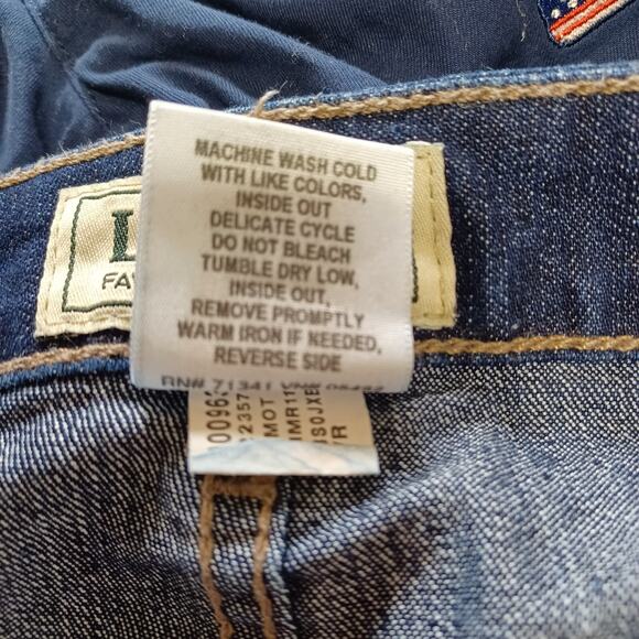 L.L. Bean Favorite Fit Straight Slimming Jeans Women’s Size 26 Blue Denim Capri - Picture 7 of 9